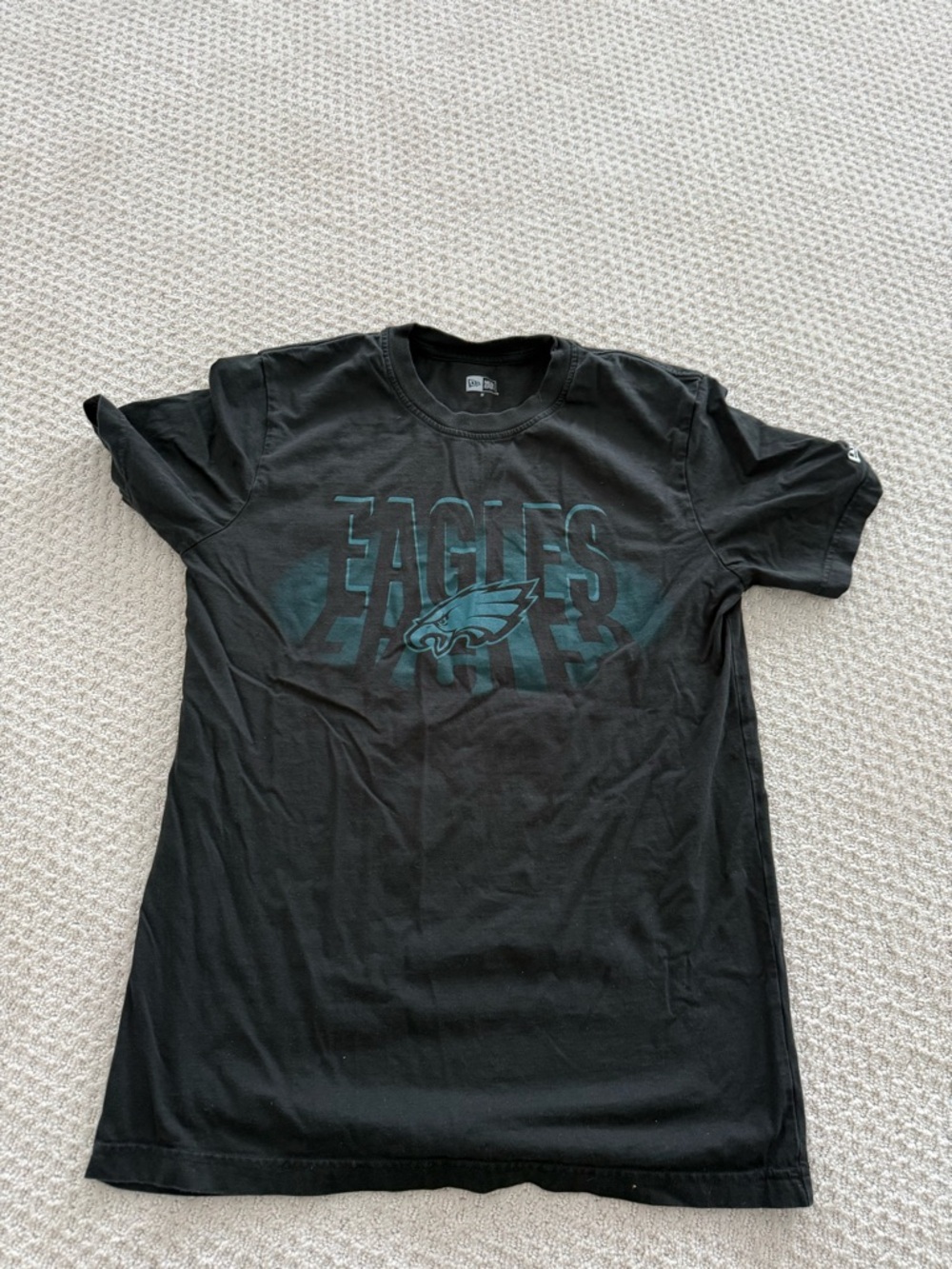 Philadelphia Eagles Black Graphic Tee - Men's Crew Neck